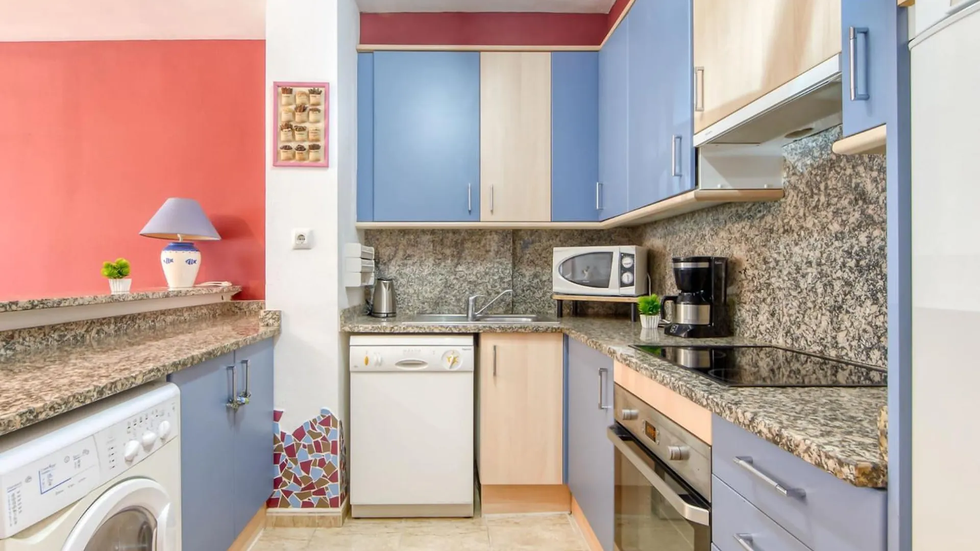 אמפוריבראבה Beautiful Apartment With View